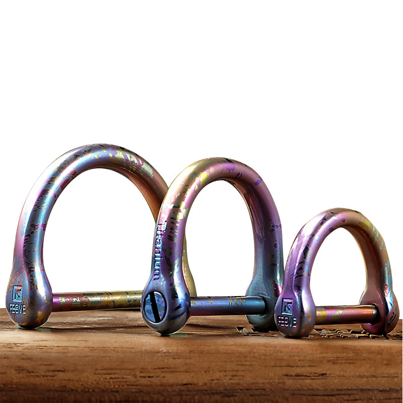 Titanium alloy camouflage horseshoe buckle