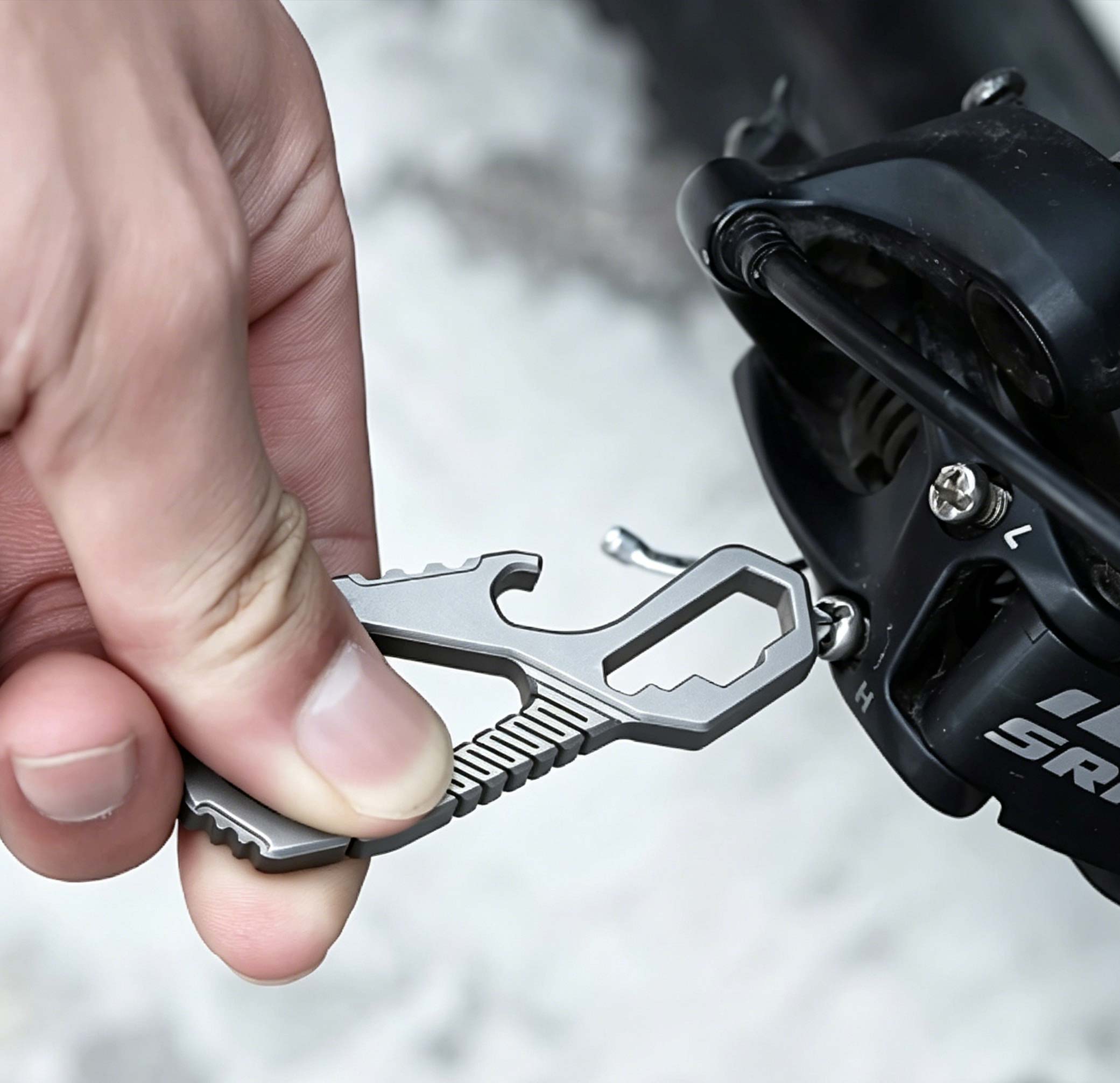 (Default Hong Kong Dollar) Fegve titanium alloy multifunctional keychain - Image 10