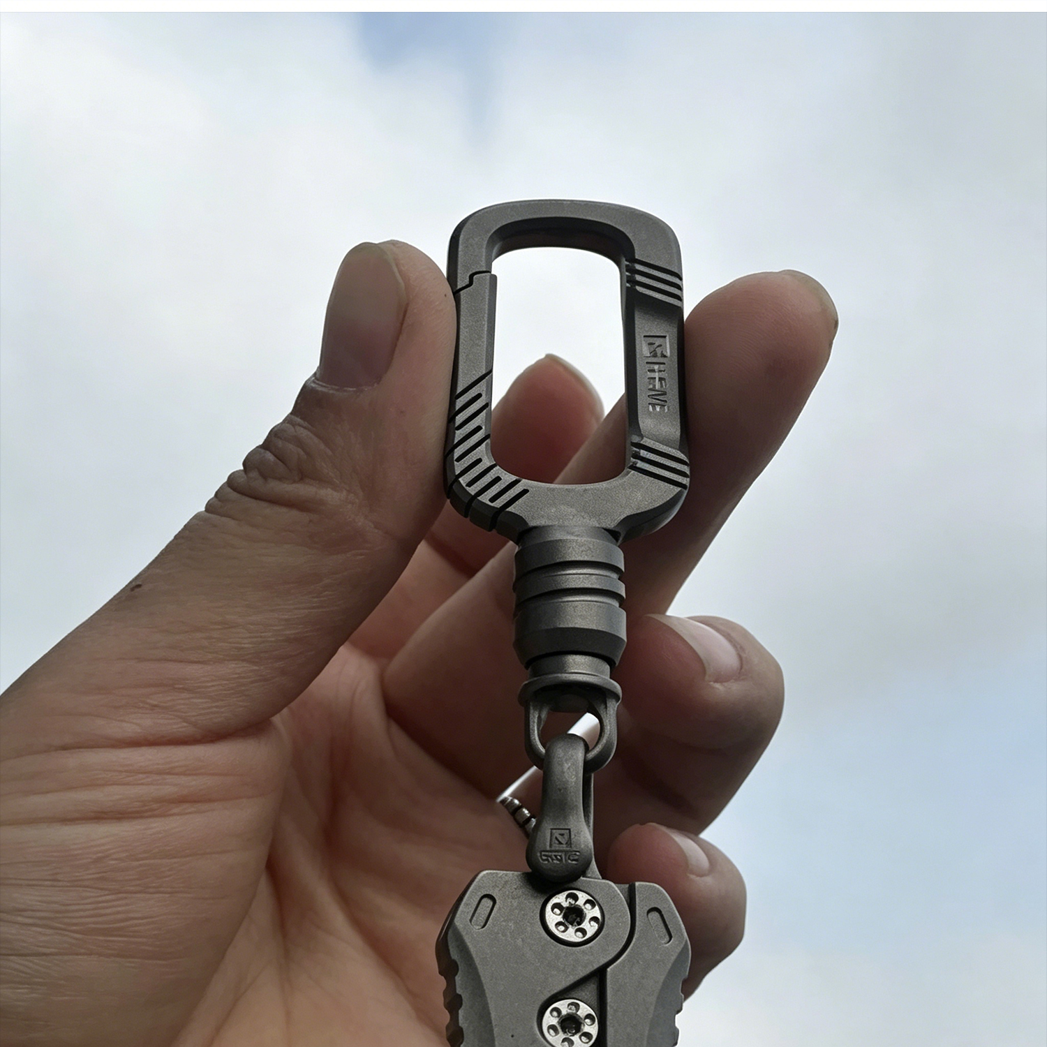 (Default Hong Kong Dollar)Quick detachable rotating all titanium alloy keychain new model - Image 8