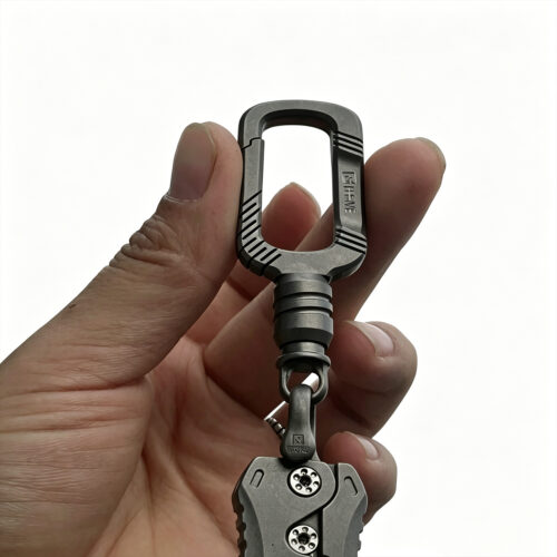 (Default Hong Kong Dollar)Quick detachable rotating all titanium alloy keychain new model